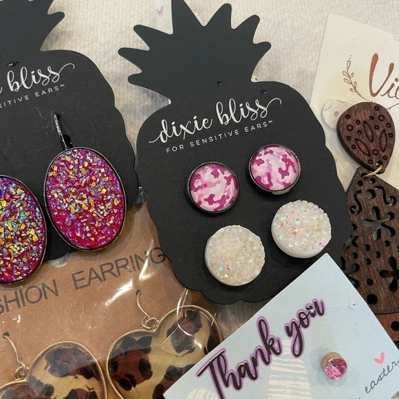 10 pairs earrings new on cards and 2 rings bold large wrapped wooden hoops - Picture 7 of 14